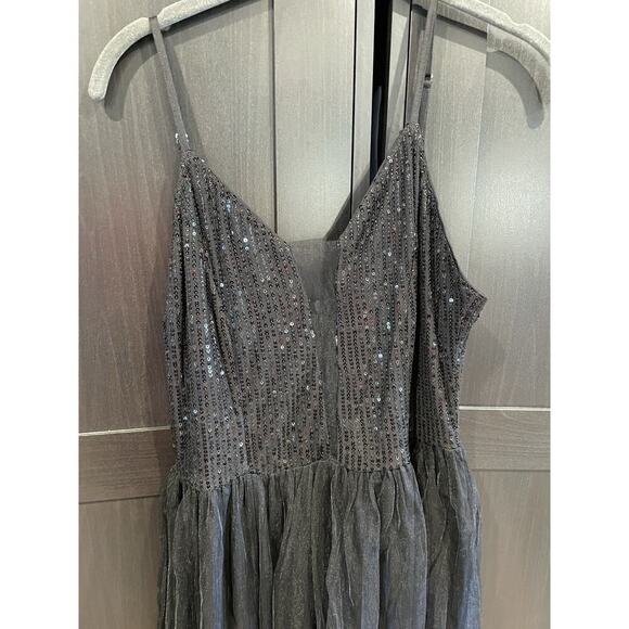 Black Sequin Formal Gown Dress Women’s Sz Medium Tulle Lined Spaghetti Strap - Picture 2 of 4
